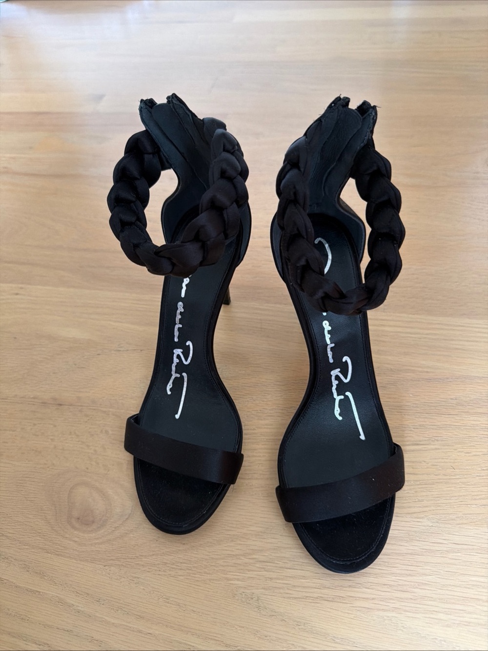 Oscar de la Renta Black Braided Strappy Heels Womens Size 8 3 Inch Heel Zipper
